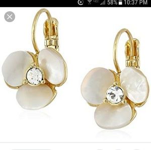 ISO in search of Kate Spade earings